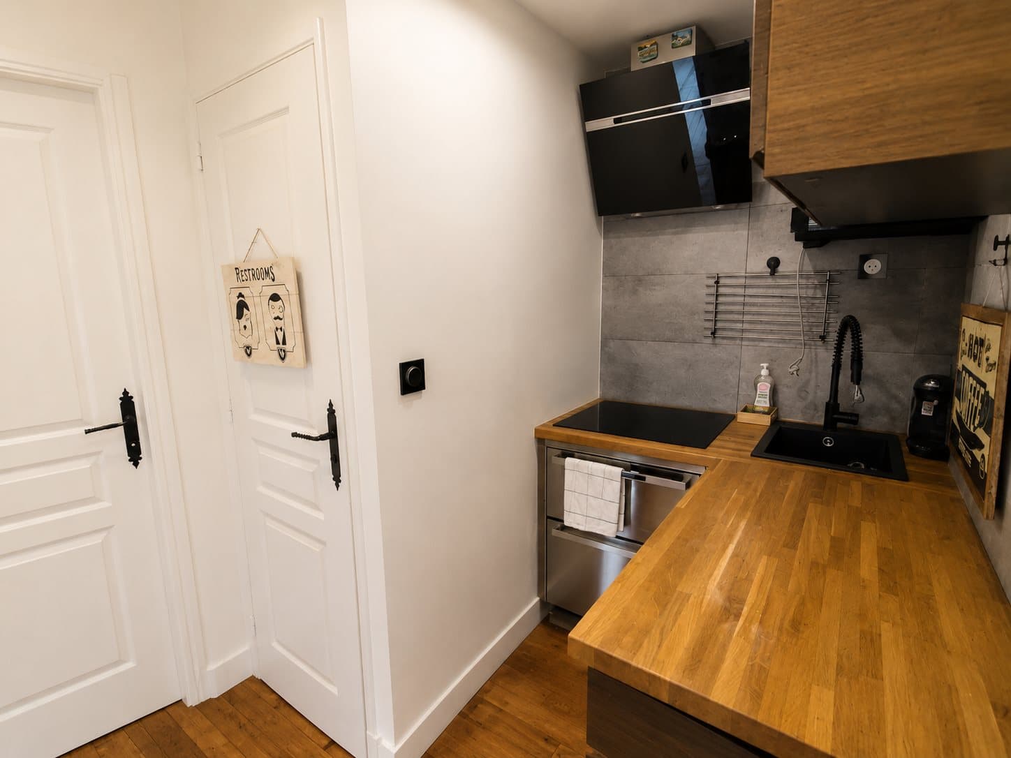 Cuisine equipee plaque induction – The Clichy Flat, appartement à Clichy
