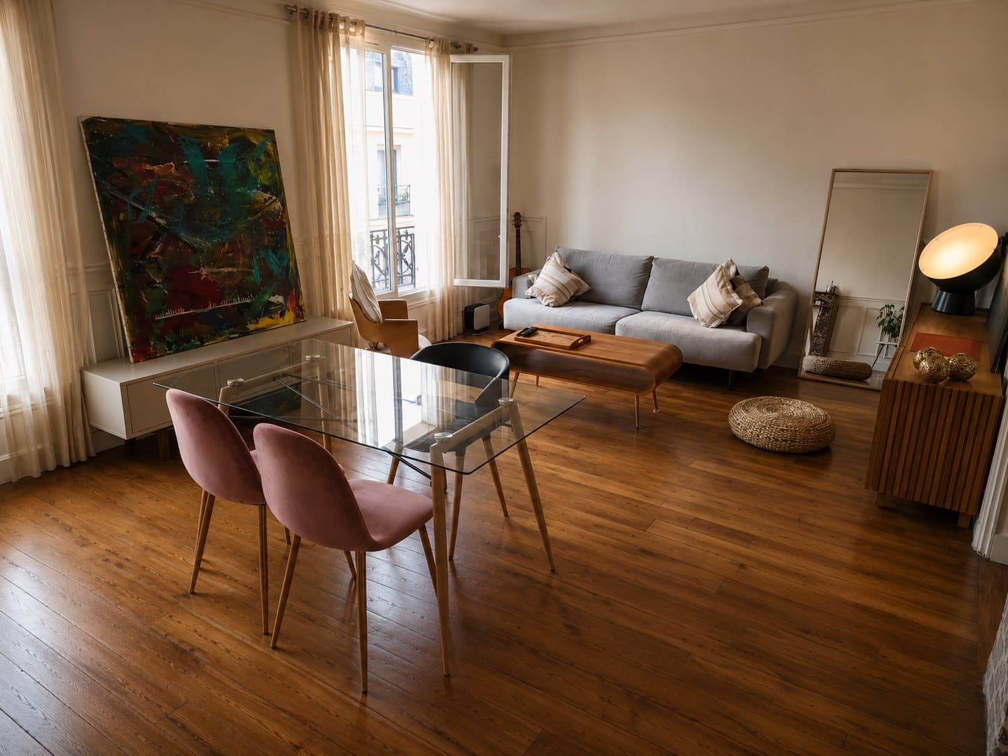 Sejour canape gris vue rue – The Clichy Flat, appartement à Clichy